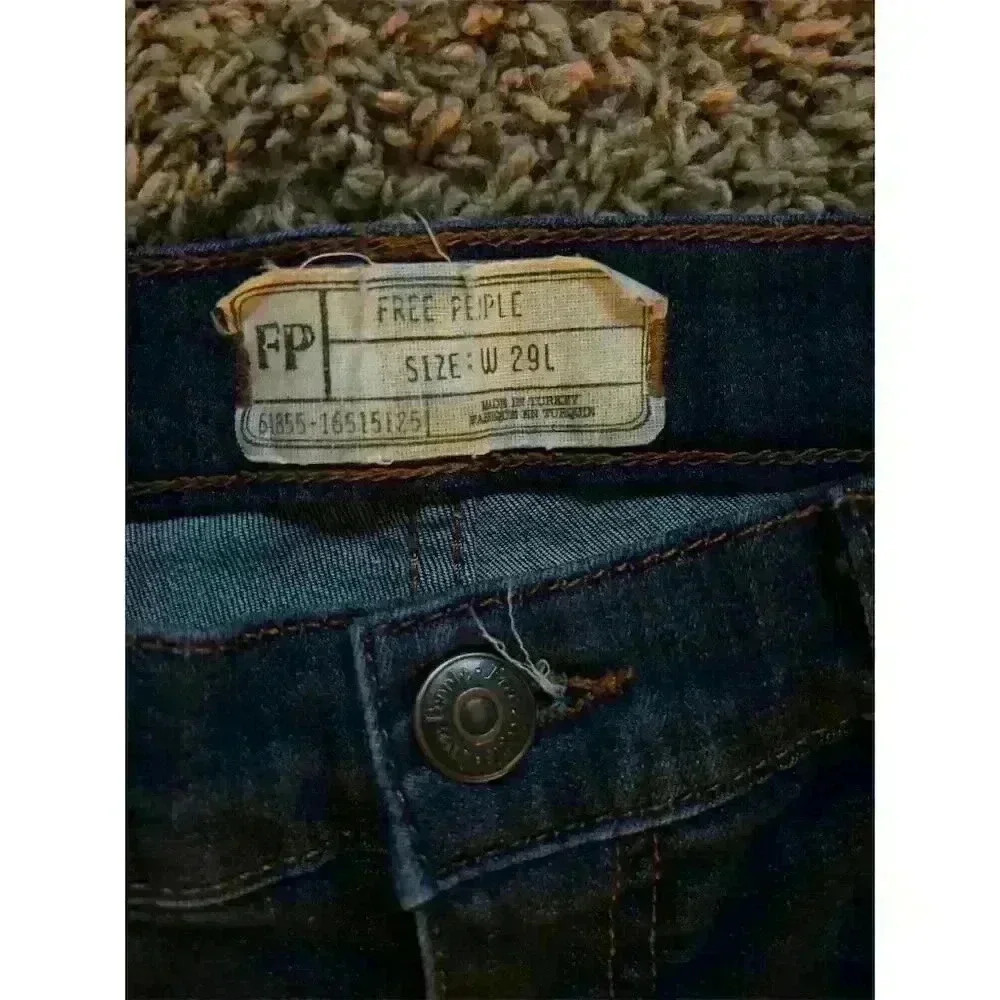 Free People Women's High Rise Skinny Jeans Size 29 Blue Ripped Knee - Picture 3 of 8